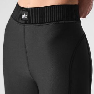 Airlift High-Waist 7/8 Line Up Legging in Black